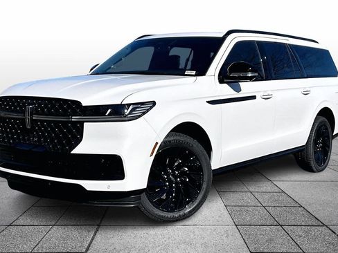New 2025 Lincoln Navigator L Reserve w/ Jet Appearance Package AWD/4WD image 2