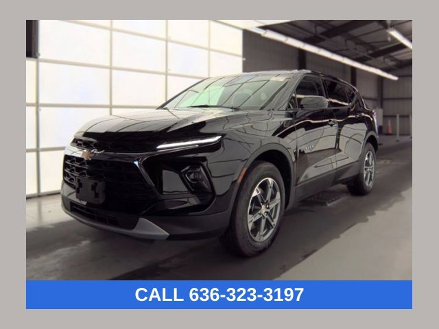Used 2025 Chevrolet Blazer LT FWD image 1
