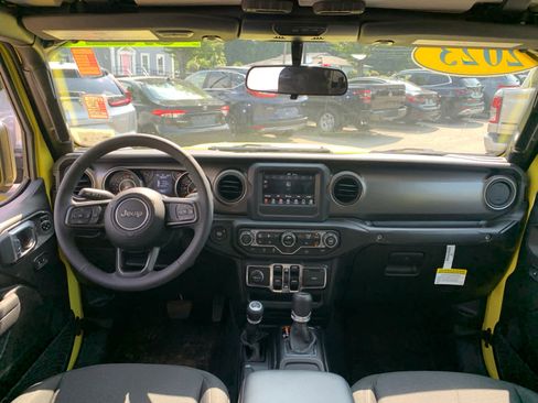 New 2023 Jeep Gladiator Sport image 33