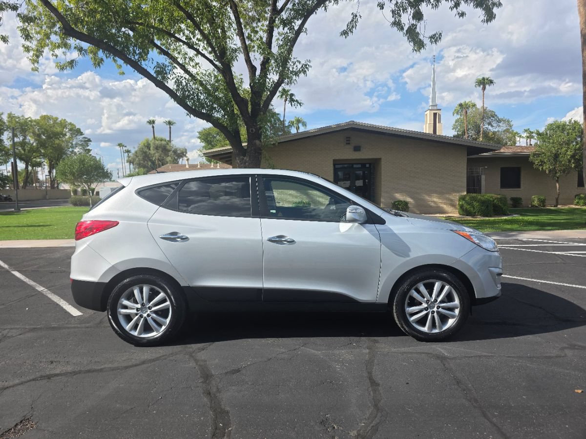 Used 2010 Hyundai Tucson Limited w/ Premium Pkg 4 FWD image 3