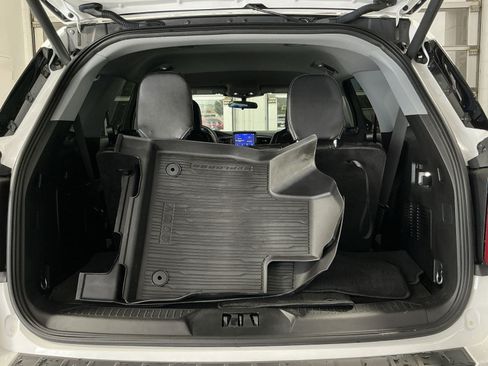 Used 2023 Ford Explorer XLT AWD/4WD image 25