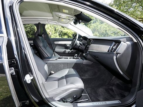 Used 2023 Volvo S90 B6 Plus AWD/4WD image 19