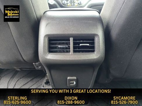 Used 2023 Chevrolet Equinox LT image 24