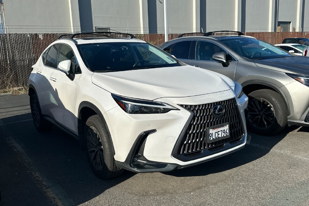 Used 2024 Lexus NX 250 FWD w/ Premium Package image 2