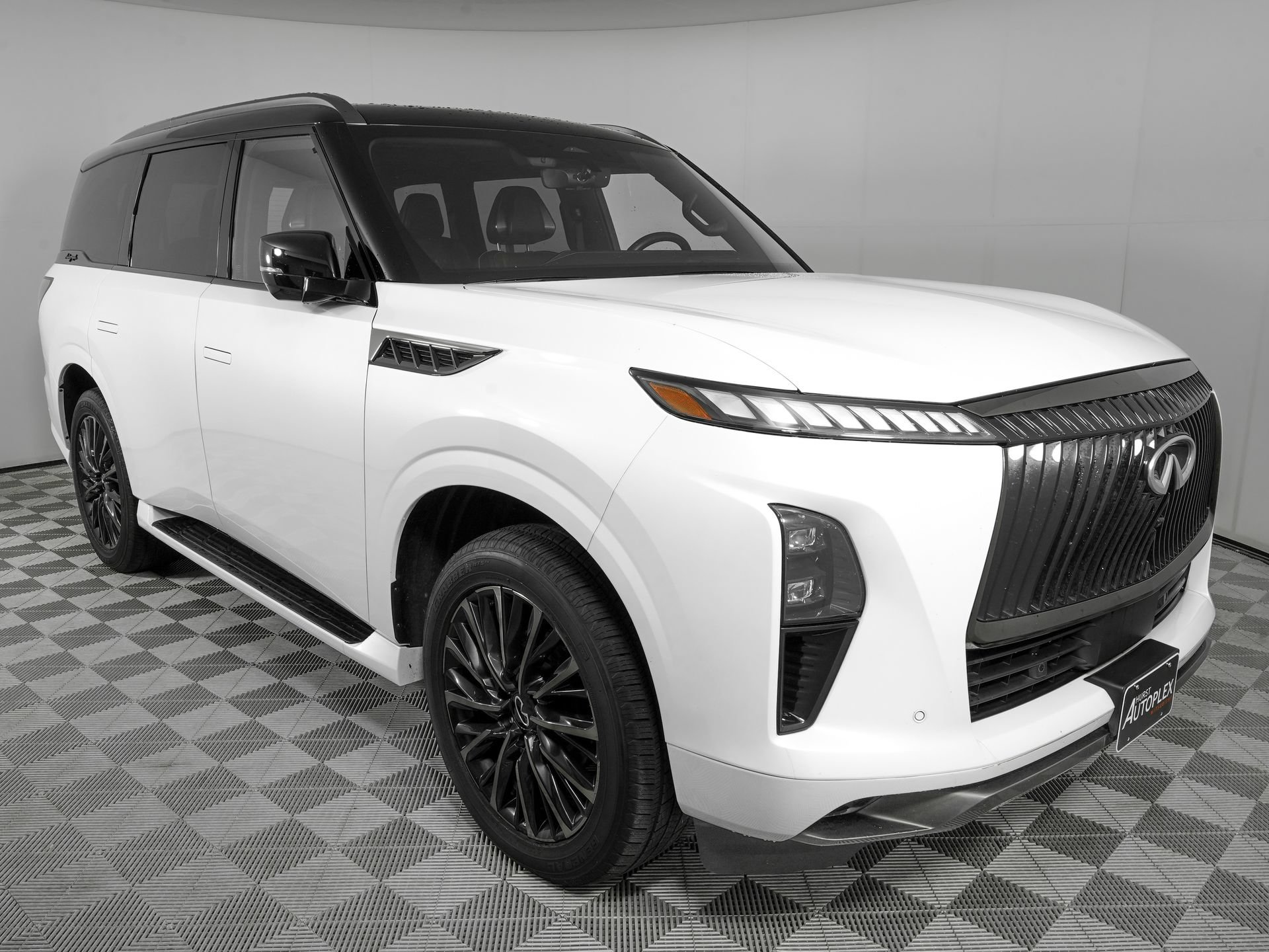 Used 2025 INFINITI QX80 Autograph AWD/4WD image 2