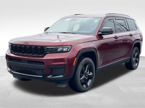 Used 2022 Jeep Grand Cherokee L Laredo image 3