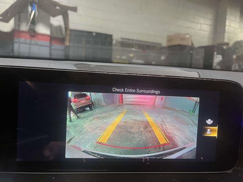 Used 2022 Mercedes-Benz GLB 250 4MATIC image 17