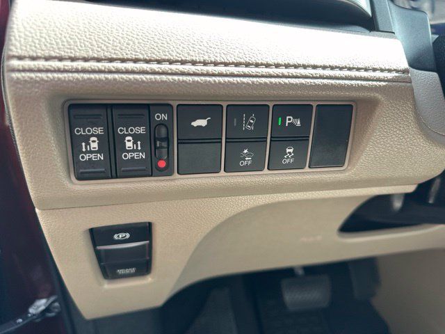 Used 2018 Honda Odyssey Touring image 32