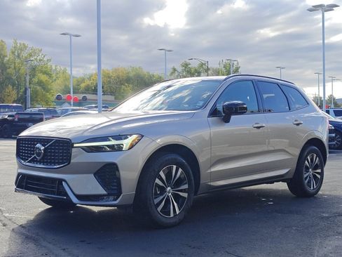 Used 2025 Volvo XC60 B5 Core image 3