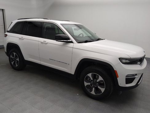 Used 2022 Jeep Grand Cherokee Limited 4xe w/ Luxury Tech Group II AWD/4WD image 11