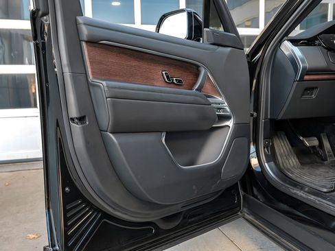 Used 2023 Land Rover Range Rover SE image 48