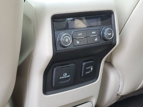 Used 2018 GMC Acadia Denali w/ Technology Package FWD image 33