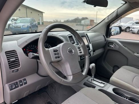 Used 2019 Nissan Frontier SV image 12