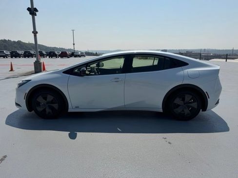 Certified 2024 Toyota Prius LE AWD/4WD image 10