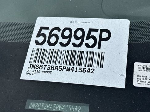 Used 2023 Nissan Rogue SV FWD image 2