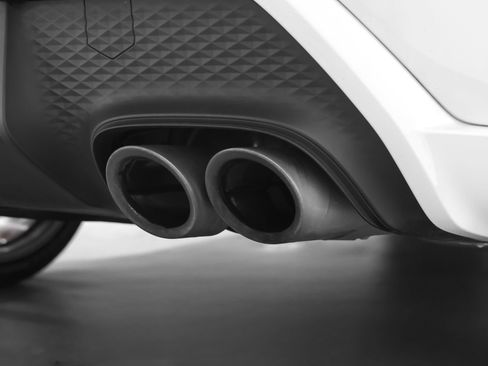 Certified 2023 Porsche Macan image 16