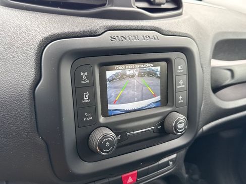 Used 2017 Jeep Renegade Latitude w/ Cold Weather Group image 21