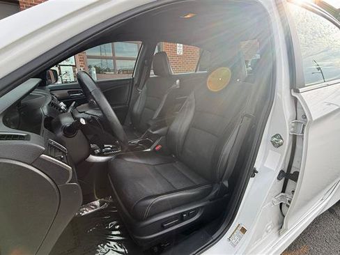 Used 2017 Honda Accord Sport image 25