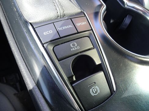 Used 2020 Toyota Camry XSE w/ Navigation Package image 19