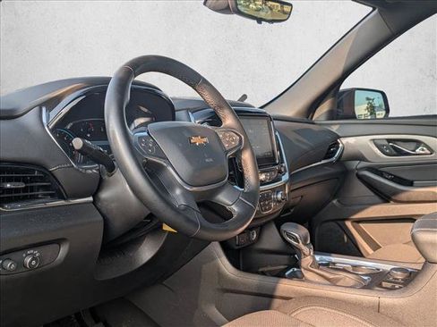 Used 2023 Chevrolet Traverse LT FWD image 9