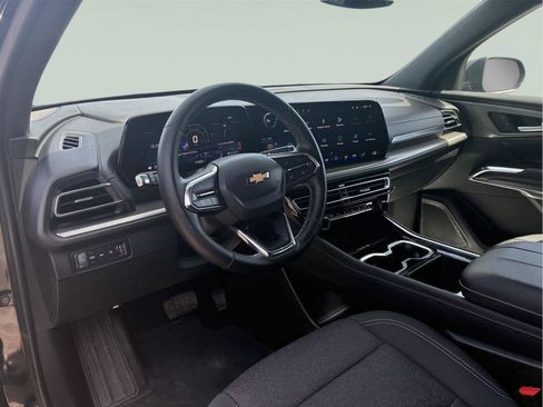 Used 2025 Chevrolet Traverse LT AWD/4WD image 18