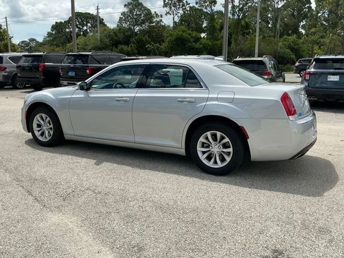 Used 2023 Chrysler 300 Touring RWD image 3