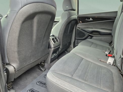 Used 2019 Kia Sorento L FWD image 15