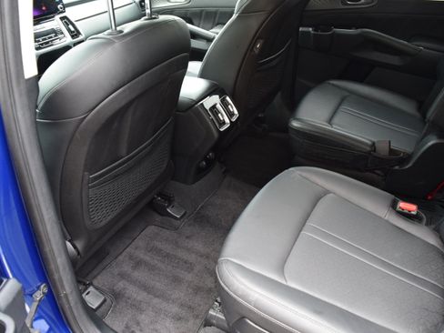 Used 2023 Kia Sorento SX AWD/4WD image 6