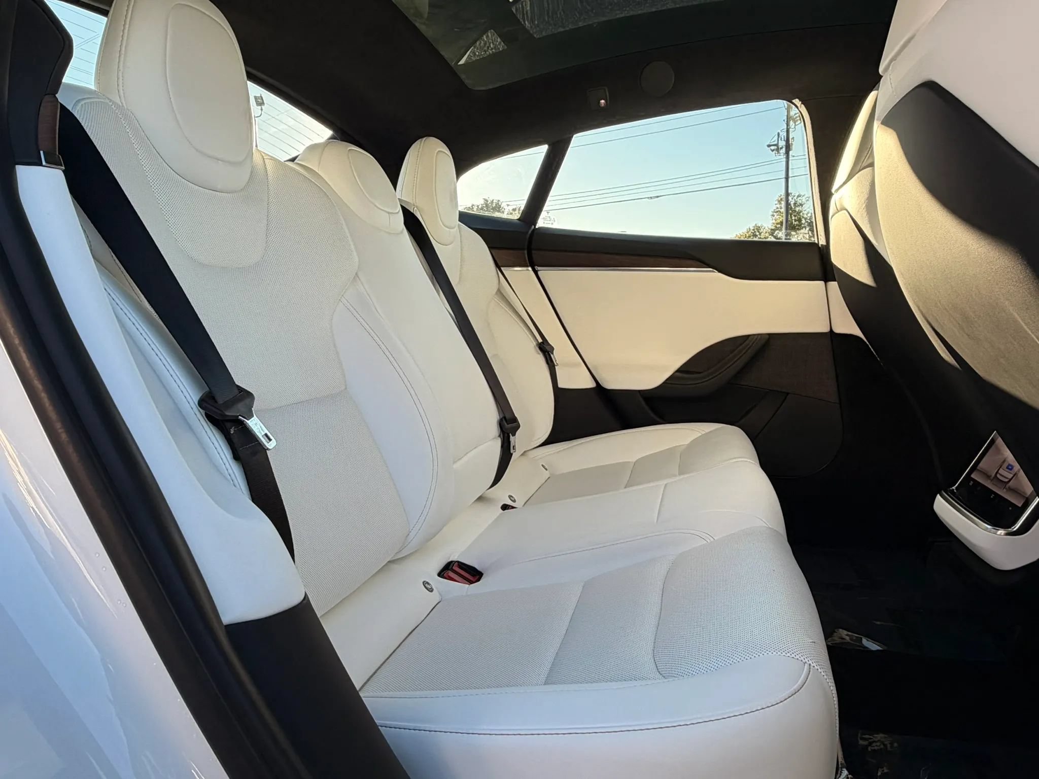 Used 2022 Tesla Model S AWD/4WD image 18