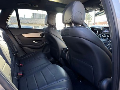 Used 2019 Mercedes-Benz GLC 300 w/ Premium Package image 39