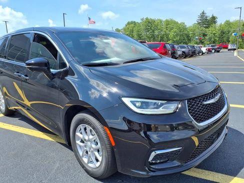 New 2026 Chrysler Pacifica Select image 7