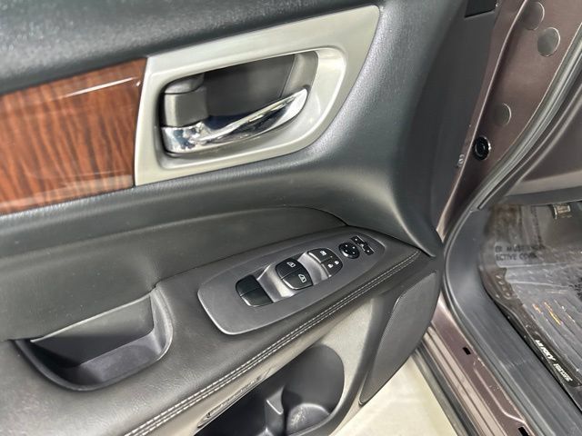 Used 2015 Nissan Pathfinder Platinum w/ Family Entertainment Package FWD image 15