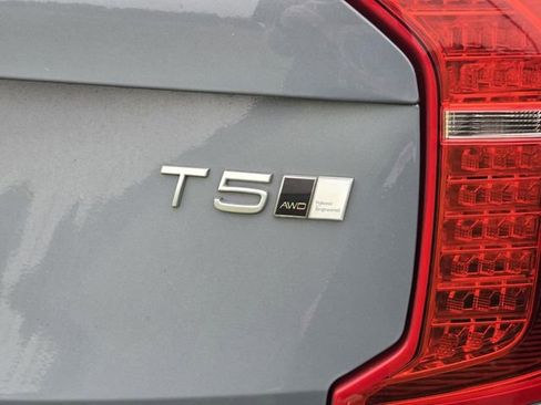 Used 2020 Volvo XC90 T5 Momentum w/ Protection Package AWD/4WD image 9