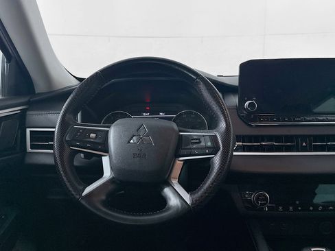 Used 2023 Mitsubishi Outlander SE image 18