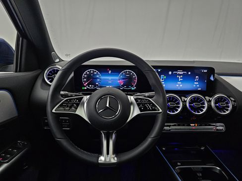 Certified 2025 Mercedes-Benz GLA 250 4MATIC image 6