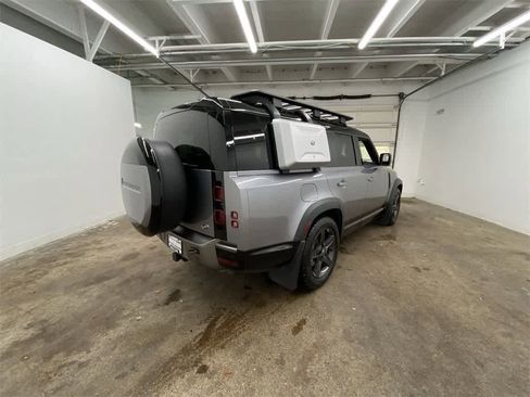 Used 2023 Land Rover Defender 130 X-Dynamic SE image 6