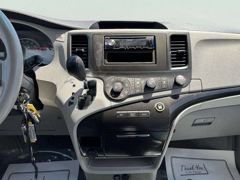Used 2011 Toyota Sienna LE FWD image 23