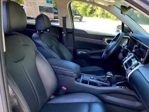 Used 2023 Kia Sorento S w/ Panoramic Sunroof Package image 8