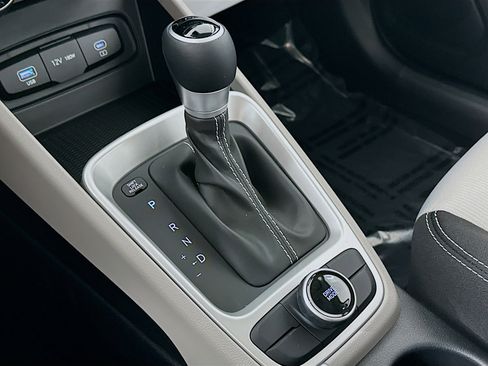 New 2025 Hyundai Venue SEL image 16