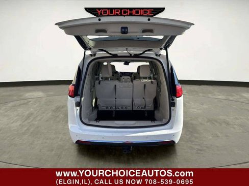 Used 2019 Chrysler Pacifica Touring-L Plus w/ Advanced Safetytec Group FWD image 5