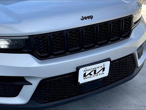 Used 2024 Jeep Grand Cherokee Altitude AWD/4WD image 30