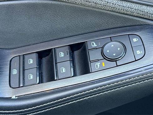 Used 2023 Nissan Rogue SV image 12