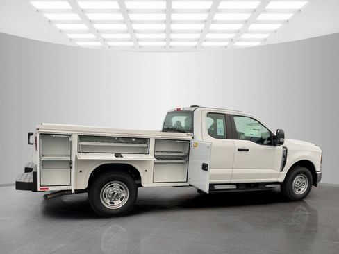 New 2026 Ford F250 XL w/ XL Chrome Package image 4