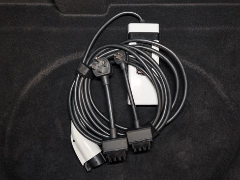 Used 2023 Chevrolet Bolt EUV LT w/ Comfort Package FWD image 6