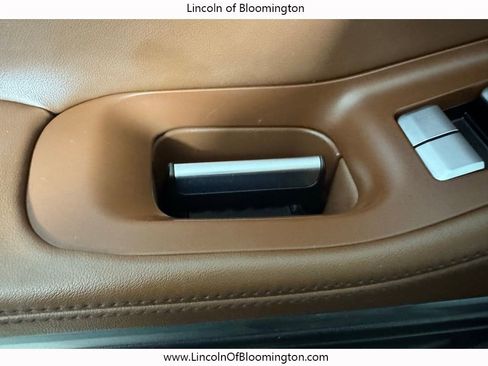 Used 2025 Lincoln Navigator Reserve image 42