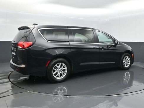 Used 2017 Chrysler Pacifica Touring image 22