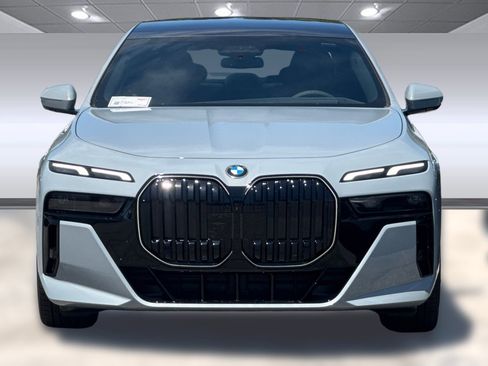 New 2025 BMW 740i image 5