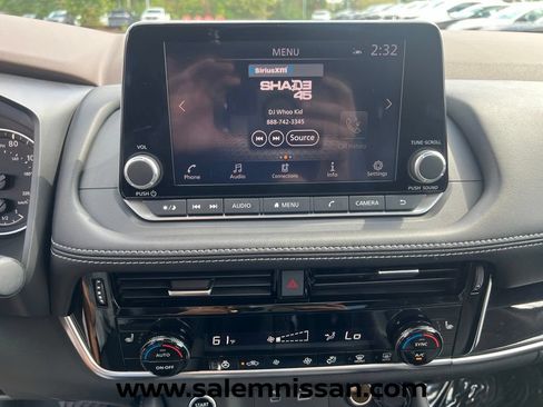 Used 2023 Nissan Rogue SL AWD/4WD image 11