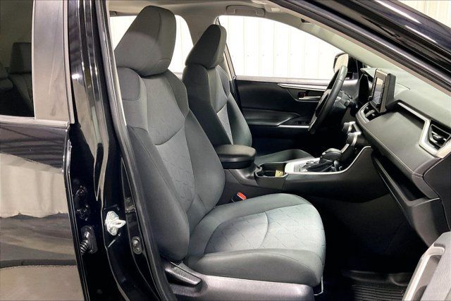 Certified 2020 Toyota RAV4 XLE w/ Convenience Package AWD/4WD image 8