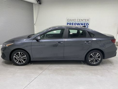 Used 2024 Kia Forte LXS w/ LXS Technology Package FWD image 5